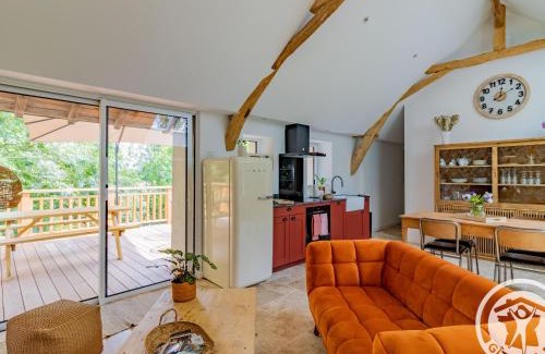 Chalonnes-sur-Loire House | Maison de Vacances Rénovée sur l'Île Fluviale de Chalonnes, Terrasse, BBQ, Prêt de Vélos - FR-1-622-61