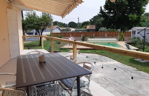 Gujan-Mestras House | Maison de Vacances Avec Piscine et Jardin Située Dans un Quartier Résidentiel