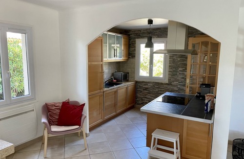 Lamanon House | Maison de Vacances 4 Chambres Avec Piscine Privée en Provence