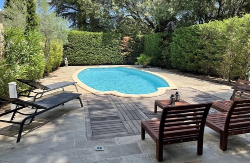 Lamanon House | Maison de Vacances 4 Chambres Avec Piscine Privée en Provence
