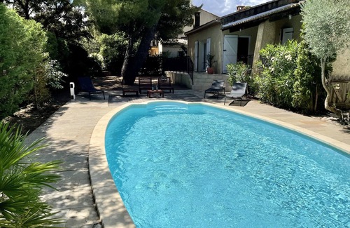 Lamanon House | Maison de Vacances 4 Chambres Avec Piscine Privée en Provence