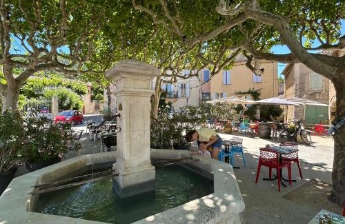 Venterol House | Maison de Vacances Provençale " Les Volets Vert "