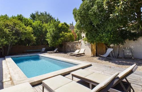 Mouries House | Maison de village à Mouriès avec piscine chauffée et jardin verdoyant, à 1 min des commerces - FR-1-599-69