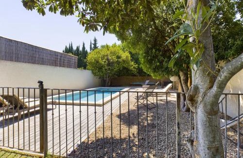 Mouries House | Maison de village à Mouriès avec piscine chauffée et jardin verdoyant, à 1 min des commerces - FR-1-599-69