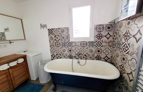 Villars House | Maison de village 4 étoiles avec piscine privee