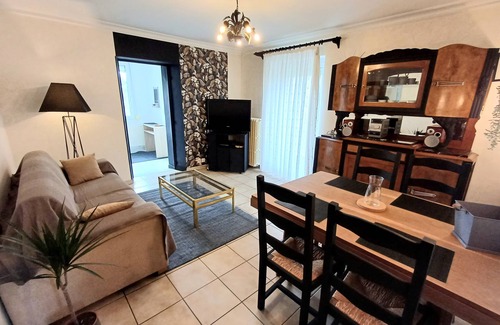 Grand Besancon House | Maison de Village Avec Jardin