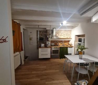 Cahors Old Town Apartment | Maison de ville cadurcienne plein centre