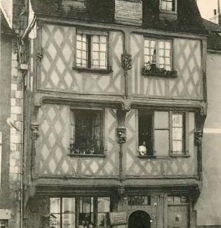 Blois House | Maison des Acrobates