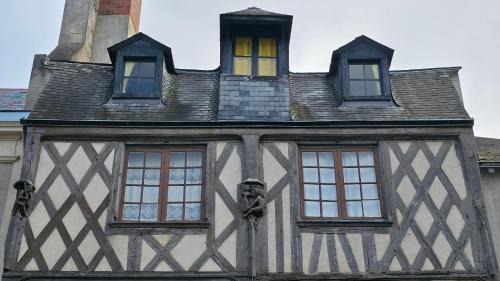 Blois House | Maison des Acrobates