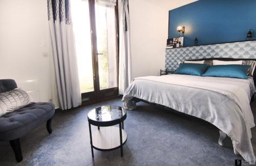 Montpon-Menesterol House | Maison des Soupirs