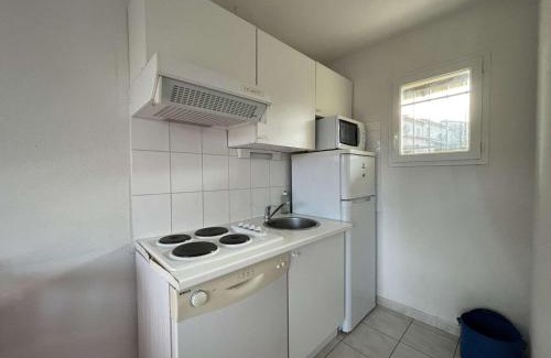 Salavas House | Maison Duplex avec Piscines à Salavas - 6 Personnes, Animaux Admis, Parking, Terrasse et WiFi - FR-1-382-136