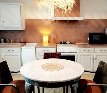 Pezenas Apartment | Maison Ellie, Pézenas centre