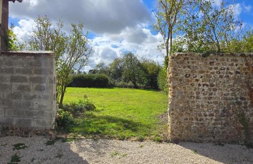 Notre-Dame-du-Hamel House | Maison en brique calme, nature, confort