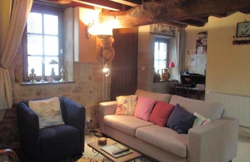 Bourbon-l'Archambault House | Maison en pierre rénovée avec étang, pêche, jardin et BBQ, proche Forêt de Tronçais - FR-1-489-293