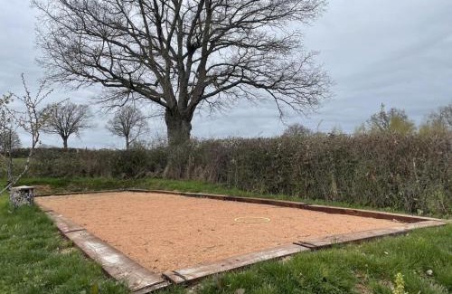 Bourbon-l'Archambault House | Maison en pierre rénovée avec étang, pêche, jardin et BBQ, proche Forêt de Tronçais - FR-1-489-293