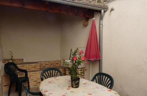 Ferrieres-sur-Sichon House | Maison en pierres rénovée avec patio, proche Vichy, 3 chambres, BBQ, TV, Wifi, animaux bienvenus. - FR-1-489-191