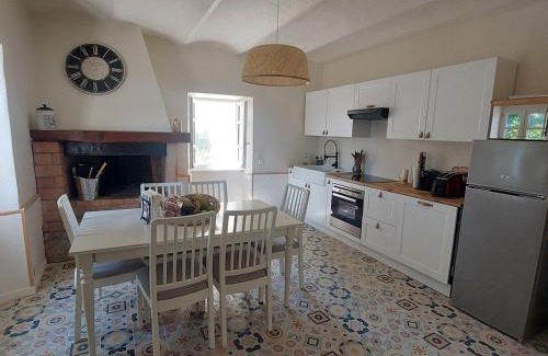 Ribes House | Maison en pierre avec piscine
