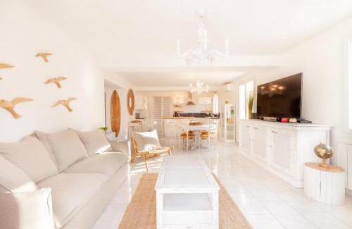 Le Revest-les-Eaux House | Maison en Provence-Entièrement Climatisée-Piscine Privée-Cuisine Extérieure-Pétanque-15 Minutes de la Plage