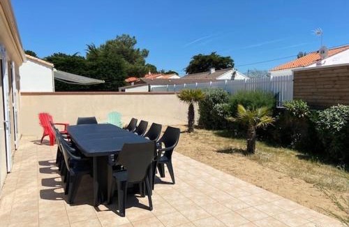 Bretignolles-sur-Mer House | Maison Familiale Idéale : Proche Mer et Centre, Calme, Terrasse, 8 Pers, WiFi, Garage - FR-1-231-275
