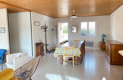 Bretignolles-sur-Mer House | Maison Familiale Idéale : Proche Mer et Centre, Calme, Terrasse, 8 Pers, WiFi, Garage - FR-1-231-275