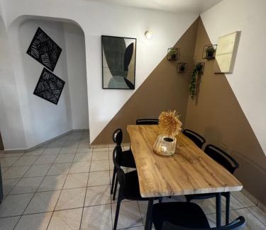 Circuit 1C1 House | Maison familiale et confortable
