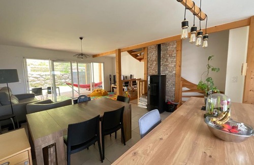 Publier House | Maison familiale vue lac avec jardin - à 10mn du lac et stations de ski