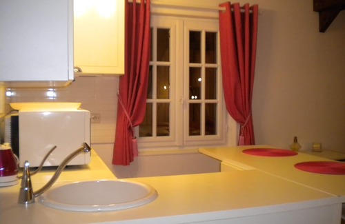 Sainte-Genevieve-les-Gasny Apartment | MAISON/STUDIO 70KM ouest Paris (près GIVERNY) calme. SPECIAL WEEKLY PRICE