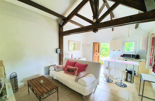 Sainte-Genevieve-les-Gasny Apartment | MAISON/STUDIO 70KM ouest Paris (près GIVERNY) calme. SPECIAL WEEKLY PRICE