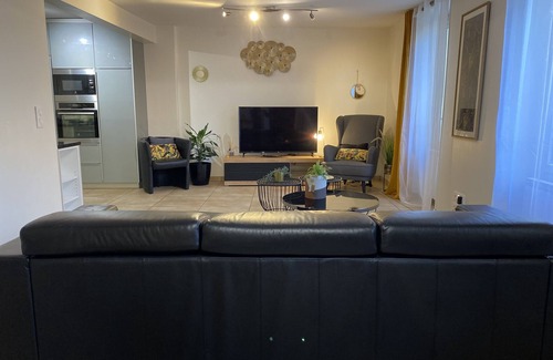Montevrain House | Maison Le V - Near Disneyland &. Paris