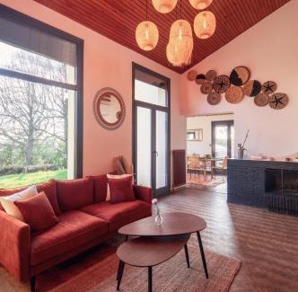 Charleville-Mezieres Apartment | Maison les deux cèdres, 6ch, vue sublime & jardin - propriété partagée