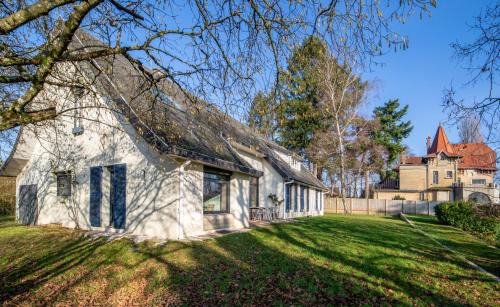 Charleville-Mezieres Apartment | Maison les deux cèdres, 6ch, vue sublime & jardin - propriété partagée