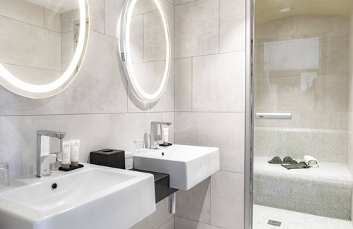 Quartier de Rochechouart Hotel | Maison Mère