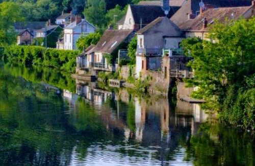 Herisson Apartment | Maison médiévale au cœur du village, idéale pour 4 pers. - FR-1-489-29