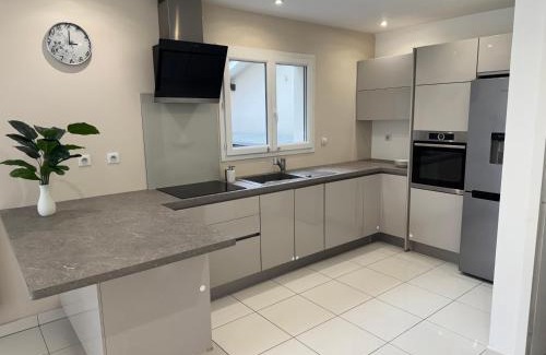 Marcy-l'Etoile Villa | Maison moderne 6 personnes, proche Lyon