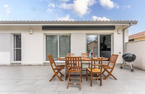 Saint-Paul-en-Born House | Maison Moderne à 10min des lacs - 6 couchages