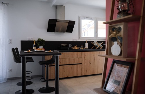 Frasne House | Maison Neuve Jura 2 à 10 Personnes