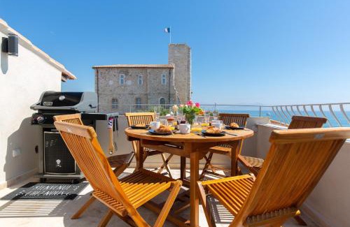 Antibes Old Town Villa | MAISON PICASSO - Jacuzzi, vue, terrasse for 6