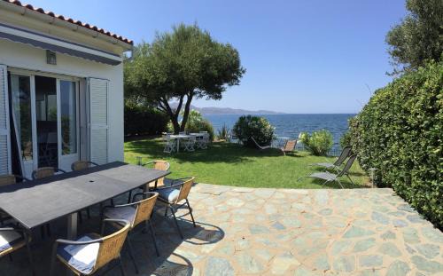 Saint-Florent House | Maison pieds dans l eau St Florent