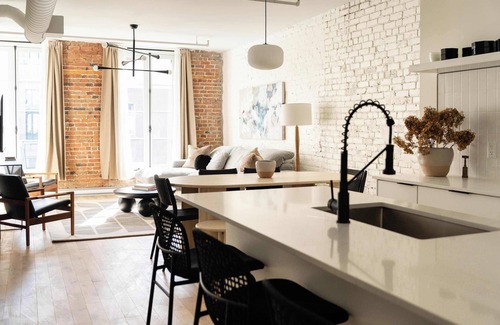 Old Montreal Apartment | Maison Place Jacques-Cartier - Suite 1 bedroom