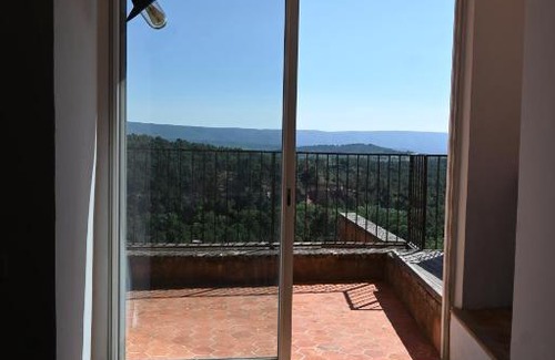 Roussillon House | Maison Porte Heureuse