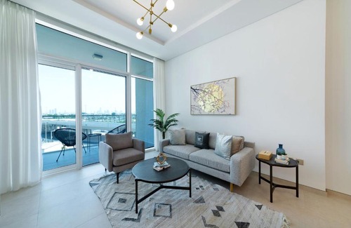 Jumeirah Lake Towers Apartment | Maison Privee - Urban Resort with Golf Course Views, Close to Beach