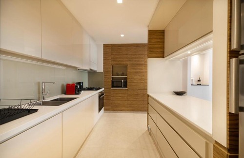 Jumeirah Lake Towers Apartment | Maison Privee - Urban Resort with Golf Course Views, Close to Beach