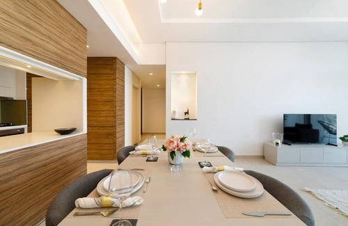 Jumeirah Lake Towers Apartment | Maison Privee - Urban Resort with Golf Course Views, Close to Beach