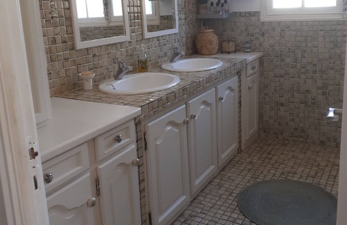 Le Thoronet House | Maison Provençale Authentique Dans un Havre de Paix Avec Jacuzzi et Jardin