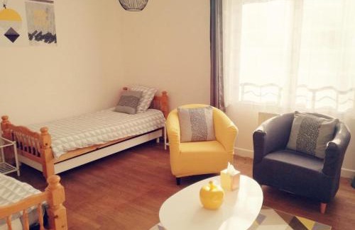 Vaumas House | Maison rénovée avec cour et terrasse à Vaumas - FR-1-489-160