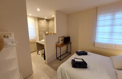 Saint-Samson-de-la-Roque House | Maison rénovée - jacuzzi et cheminée