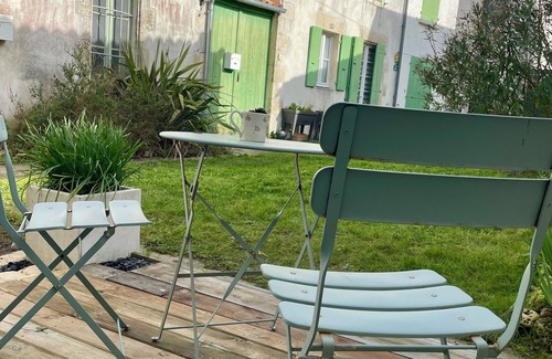 Sainte-Marie-de-Re House | Maison Rhétaise in the heart of the village, close to the beach and shops.