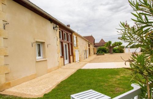 Saint-Germain-et-Mons House | Maison spacieuse avec jardin clos et Wifi à Saint-Germain-et-Mons - FR-1-616-63