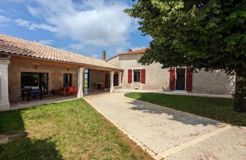 Val-des-Vignes House | Maison spacieuse avec piscine chauffée, jardin clos, terrasses, cheminée, et équipements bébé inclus. - FR-1-653-183