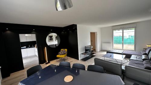 Justices House | Maison Style & Espace à Angers